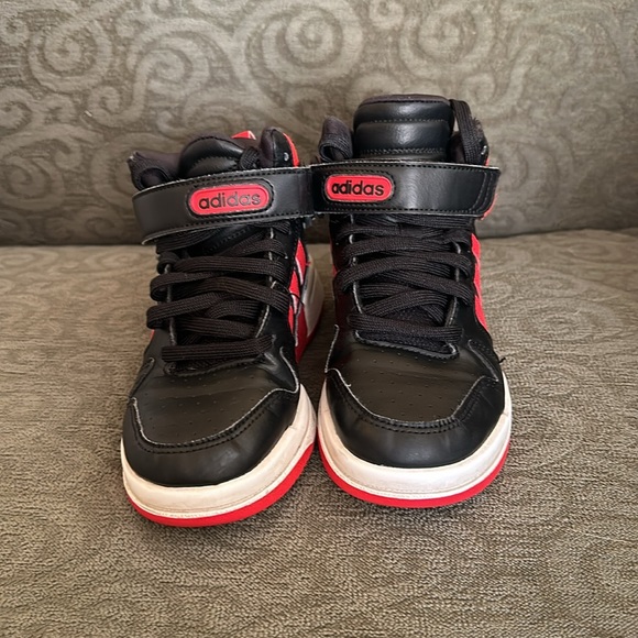 Boys size 13 Adidas Hi-top Sneakers - Picture 2 of 6